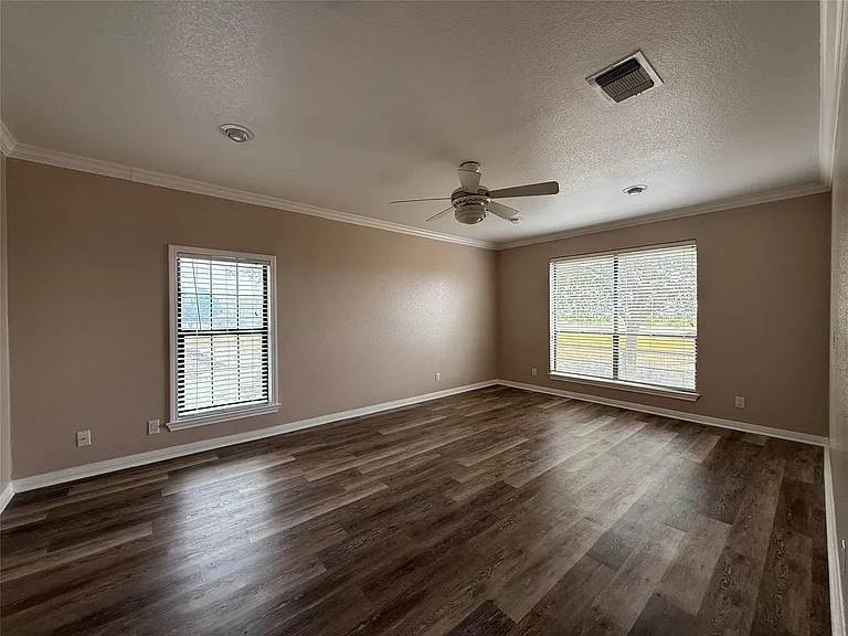 5850 Dacy Ln — Photo 11