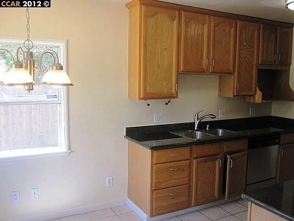 4th image of 521 43rd St
