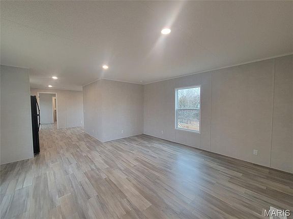 4th image of 130 Madison Rene Ave