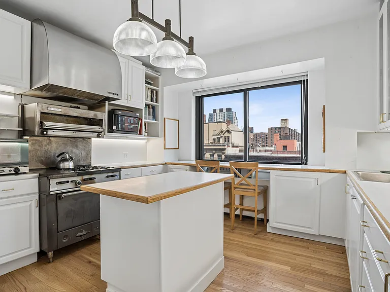275 W 96th St #11I — Photo 9