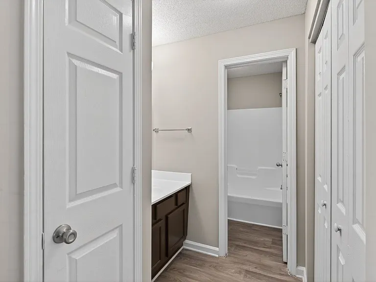 Sharon Oaks Apartments — Photo 20