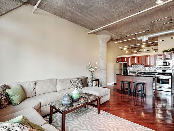5th image of 360 W Illinois St APT 4E