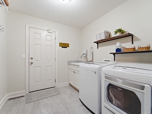 2nd image of 4908 Stream Side Cir