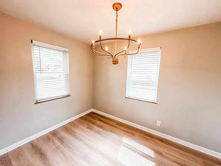 9023 Southview Ln — Photo 4