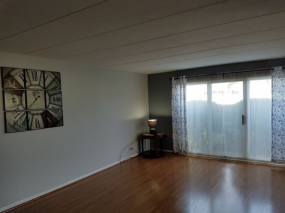 4th image of 5540 W 103rd St APT 1A