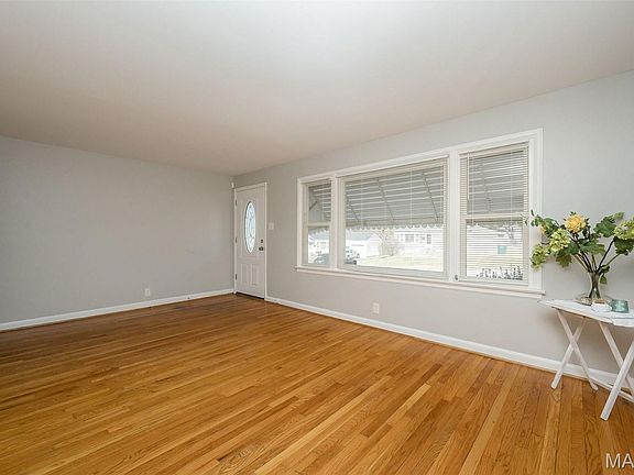 3rd image of 10217 Cabot Dr
