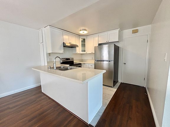3rd image of 1441 Manhattan Beach Blvd APT 3