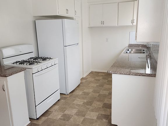 3rd image of 613 E Washington Blvd APT 16