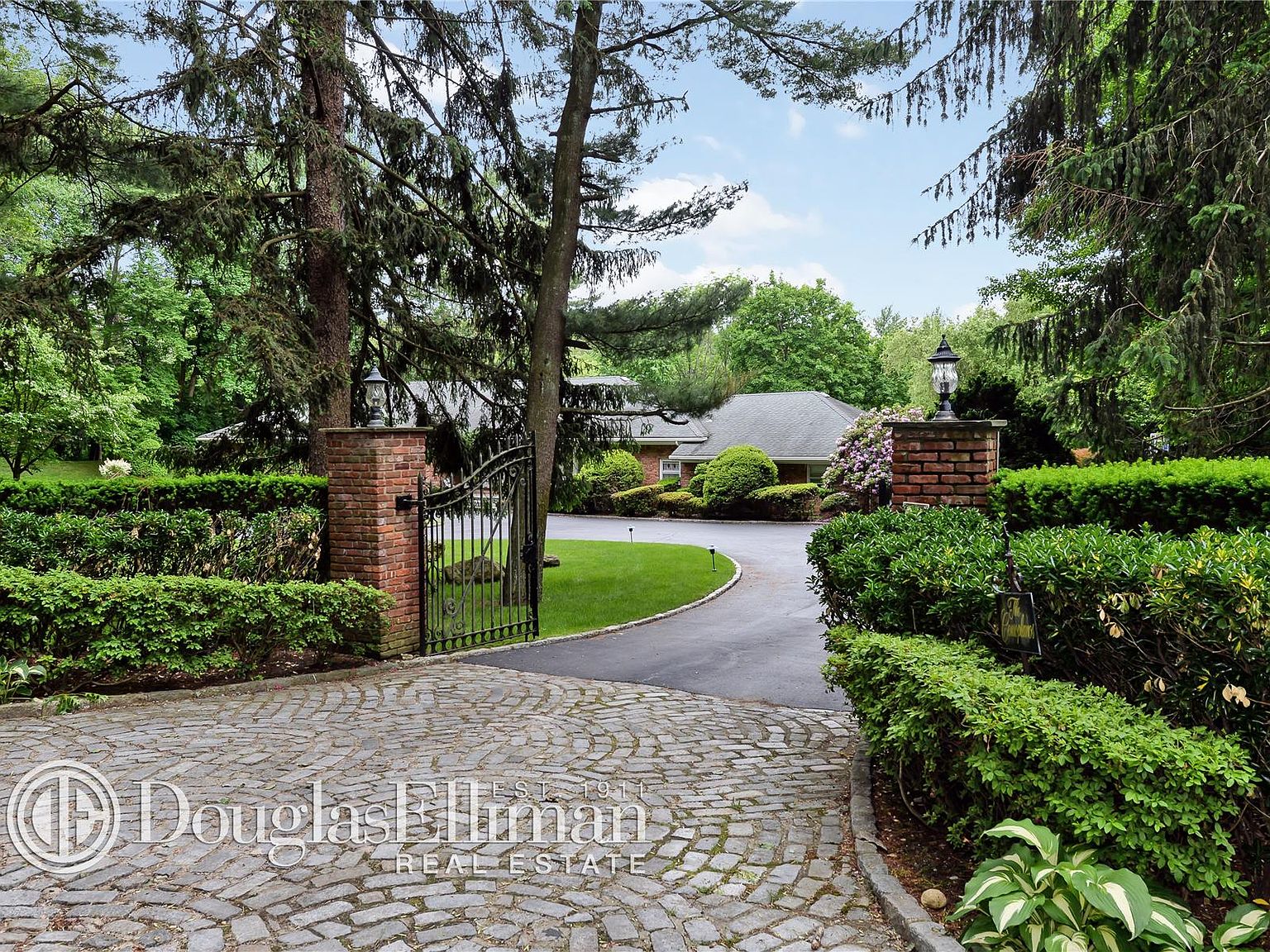 house on the hill 上下セット 11 Pheasant Hill Ln, Glen Head, NY 11545 | Zillow