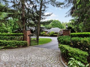 11 Pheasant Hill Ln, Glen Head, NY 11545