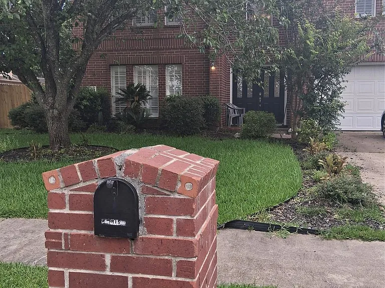 7915 Wolfield Ln — Photo 1