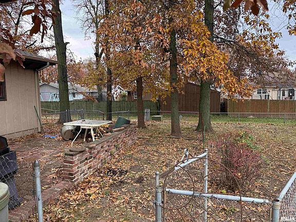 2nd image of 18 Jamestown Cir