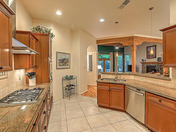 4th image of 8823 Desert Fox Way NE