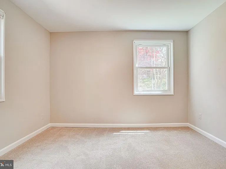 7430 Hastings St — Photo 52