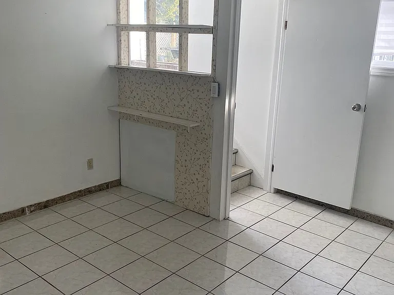 169 Westmount Ave #BASEMENT — Photo 4