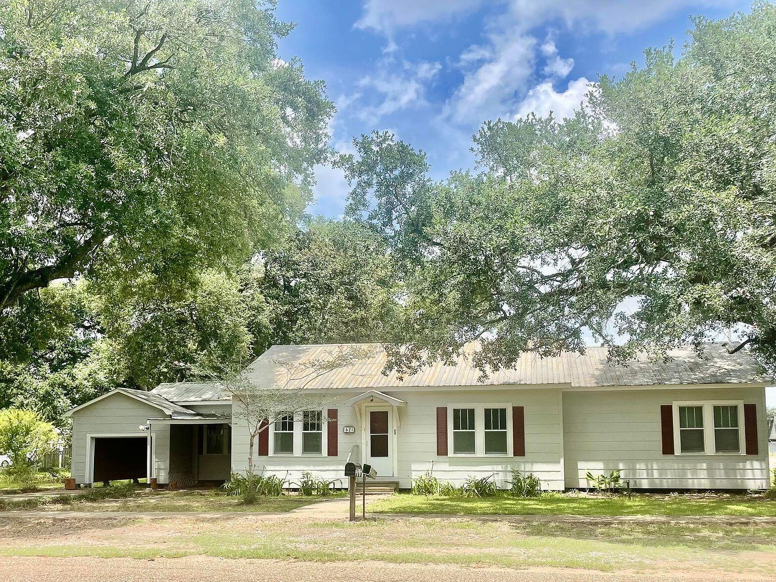 621 Pine St, Mamou, LA 70554 Zillow