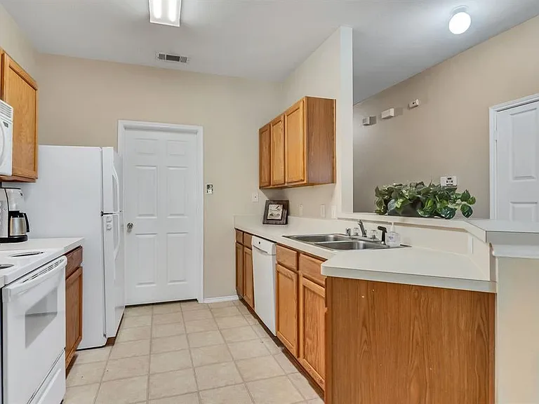 4105 Capstone Dr — Photo 15