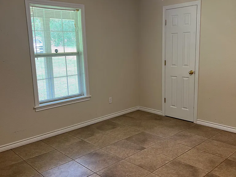 522 County Road 4245 — Photo 5