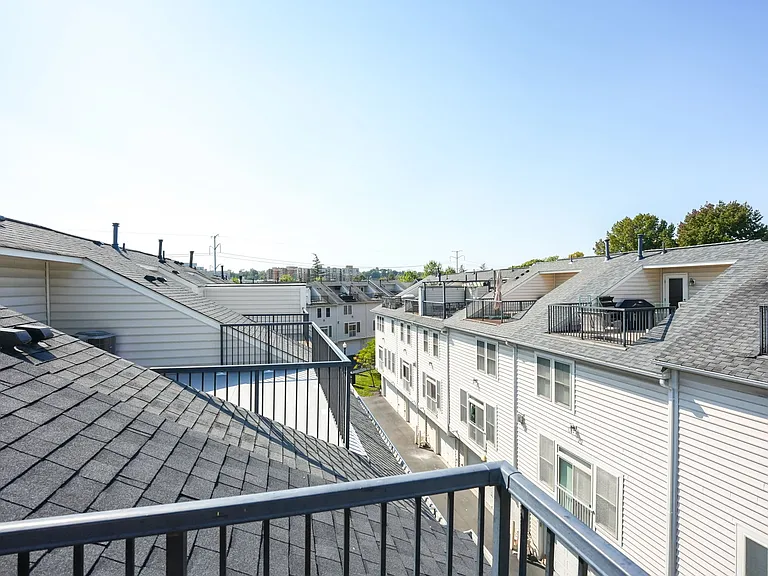 2608 S Kenmore Ct — Photo 23