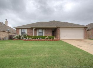 5315 Redbud Pl, Sand Springs, OK 74063