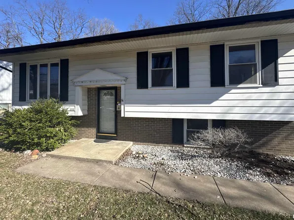 3713 W Pagewood Dr, Peoria, IL 61615