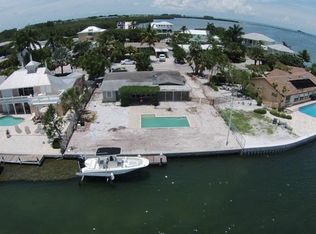 517 Bayview Dr, Holmes Beach, FL 34217