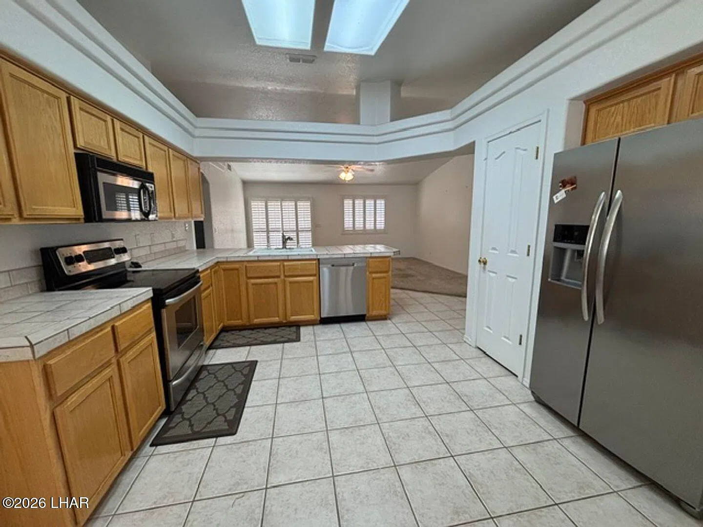 3 bed, 2.0 bath, 1571 sqft, $2,200 — Photo 4