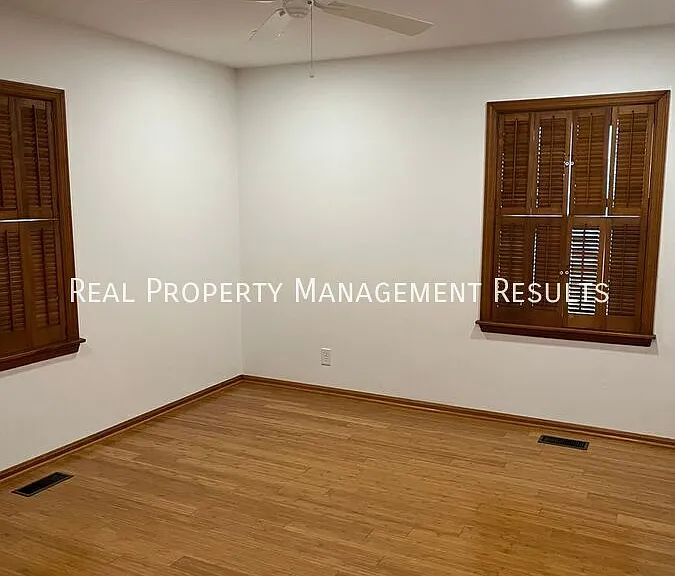 603 W Water St — Photo 14