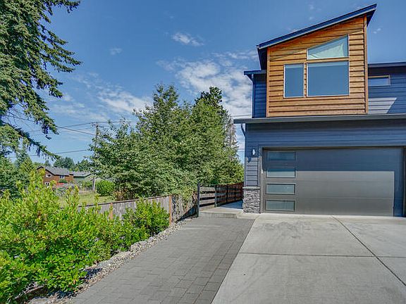 2nd image of 8726 NE 43rd Pl