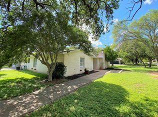 905 Patricia Pl, Uvalde, TX 78801