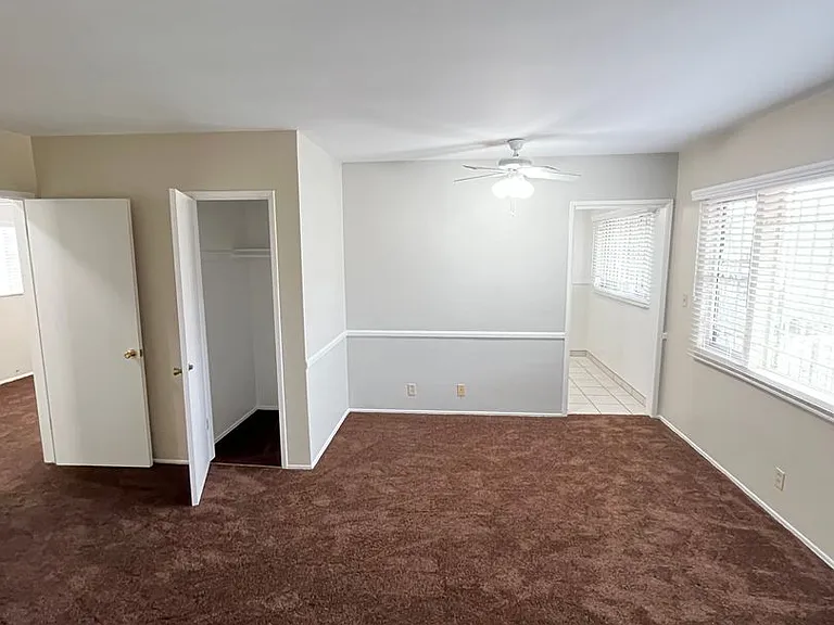 10226 Darby Ave — Photo 5