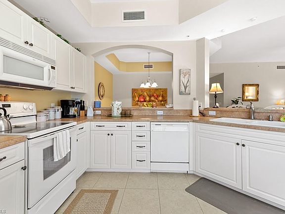 3rd image of 10540 Amiata Way APT 202