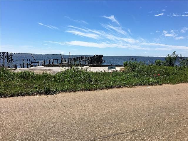 2nd image of 215 Lakeview Dr