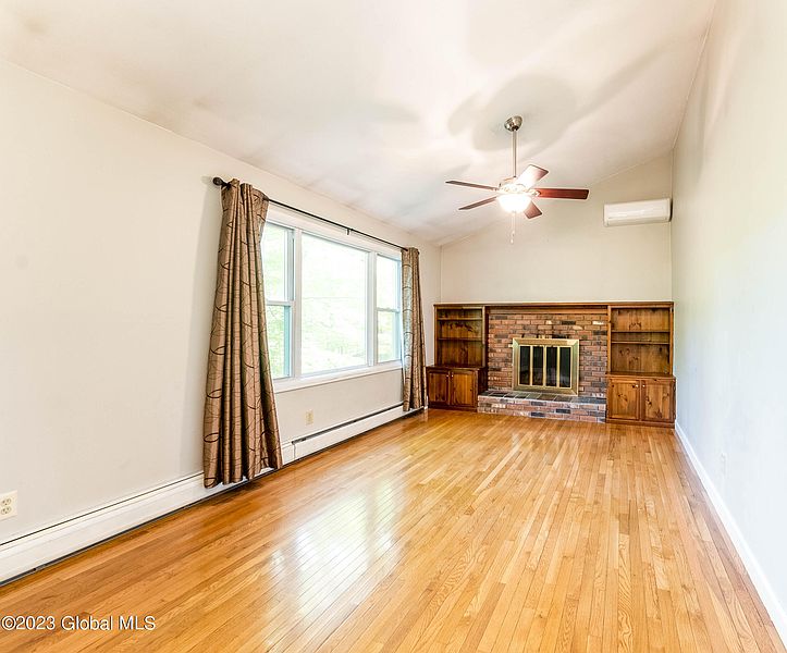3rd image of 25 Brookline Drive