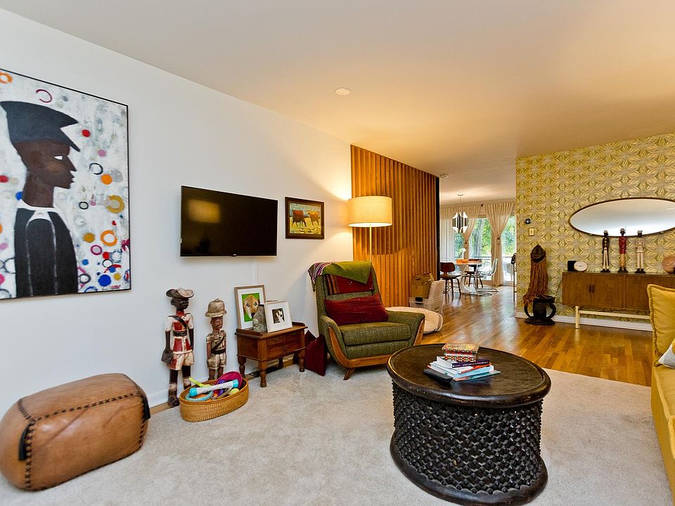1st image of 2801 S Michigan Ave #B