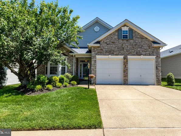 17275 Four Seasons Dr, Dumfries, VA 22025
