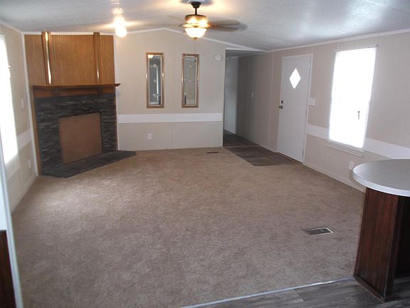 3rd image of 921 Lindsey St