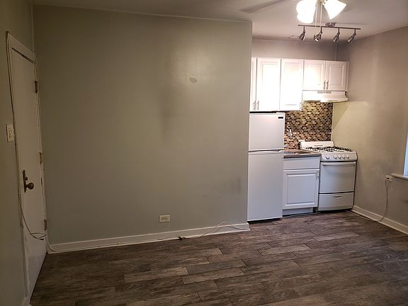 2nd image of 1369 W Greenleaf Ave APT 109