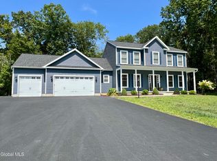 27 Woodland Dr, Castleton On Hudson, NY 12033