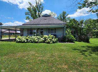 245 W Dixie Bee Rd, Veedersburg, IN 47987