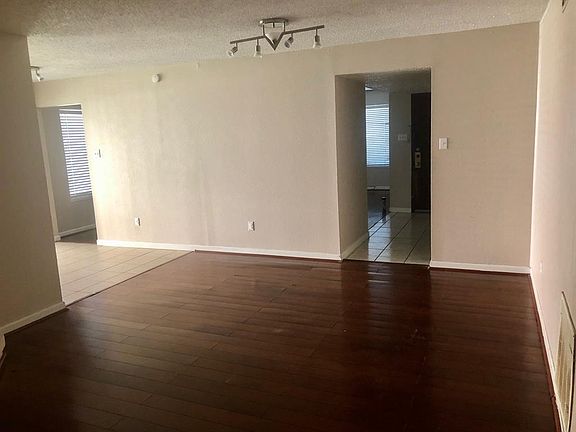 4th image of 703 Southwood Cir