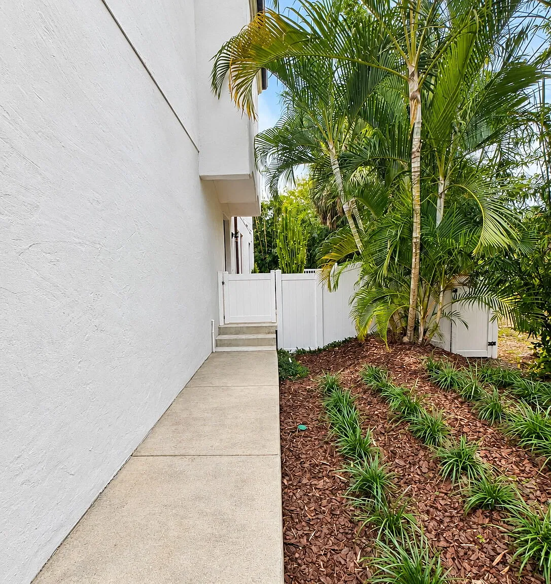 3 bed, 2.5 bath, 1706 sqft, $3,400 — Photo 3