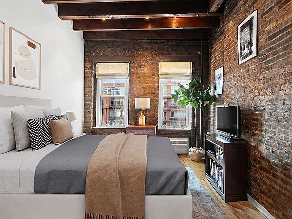 4th image of 92 Horatio St APT 4-L