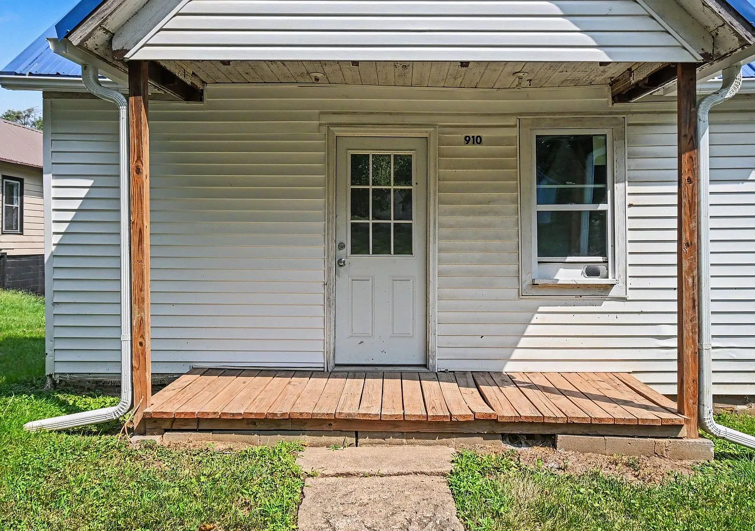 Charming 2 Bedroom with Washer & Dryer — Photo 4