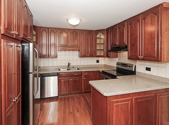 5th image of 1410 S Stewart Ave