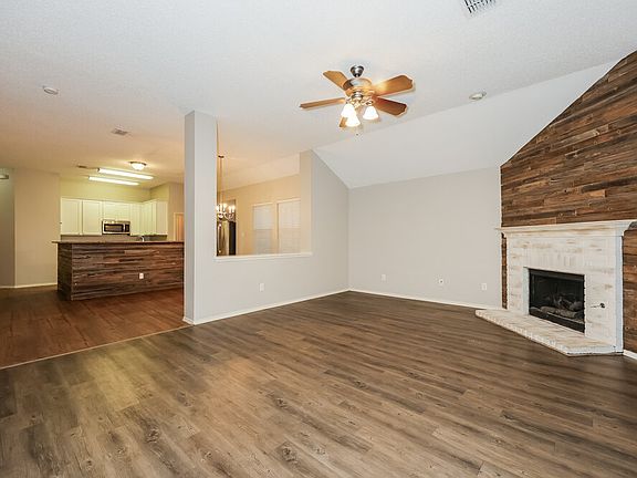 4th image of 430 Creekwood Ct