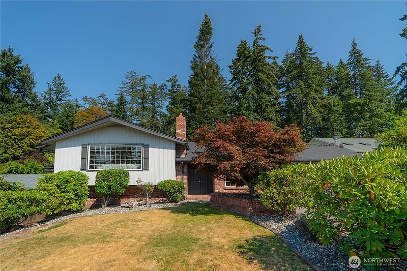 2nd image of 3011 SE Regent Street