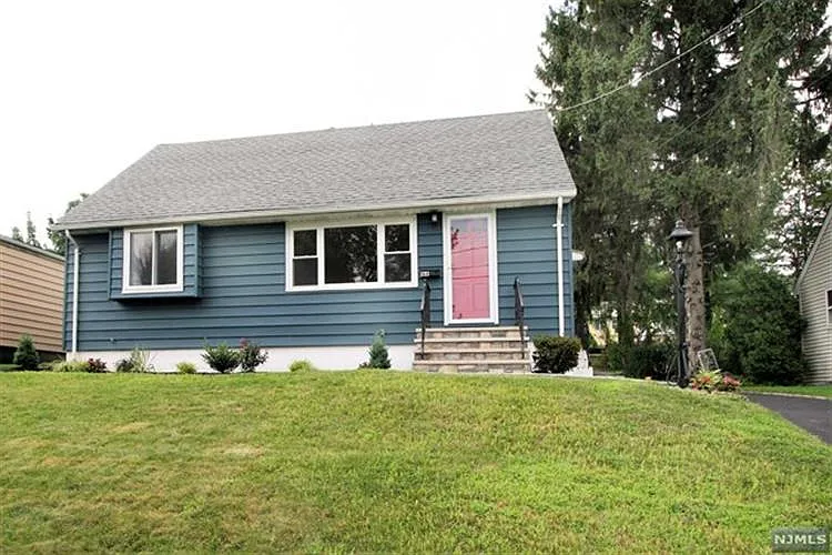 166 Doherty Dr photo 1