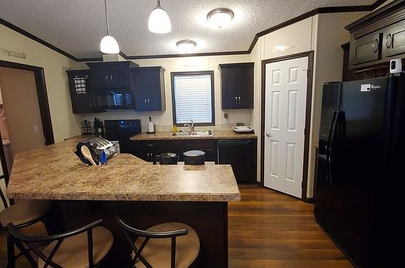 3rd image of 5810 Fontaine Dr