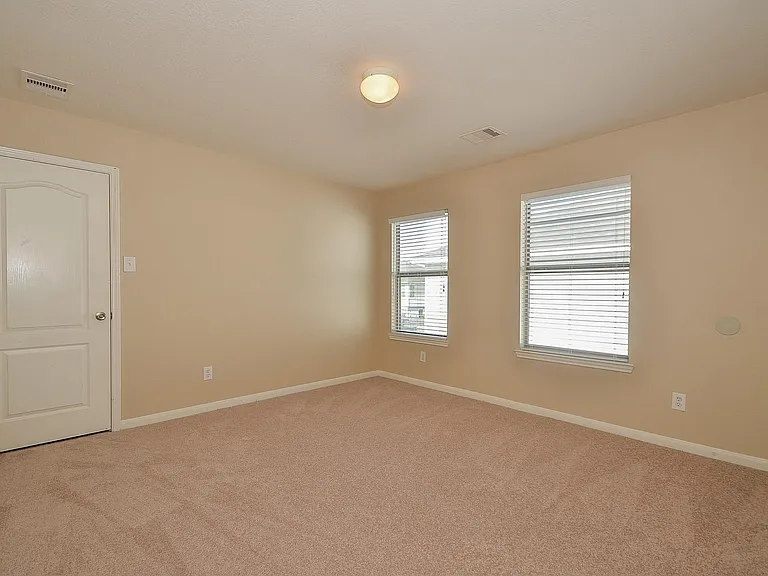 2410 Crossmill Ln — Photo 36